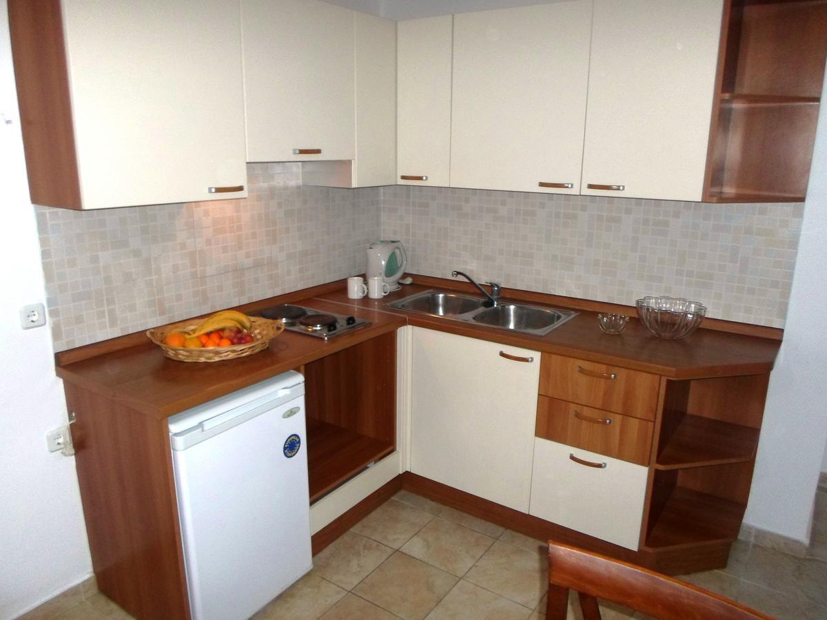 Nikki'S Studios & Apartments Moraḯtika Luaran gambar