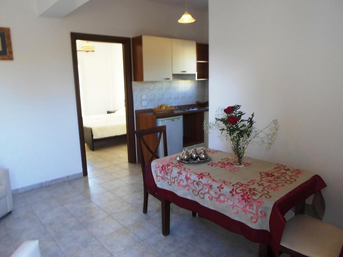 Nikki'S Studios & Apartments Moraḯtika Luaran gambar